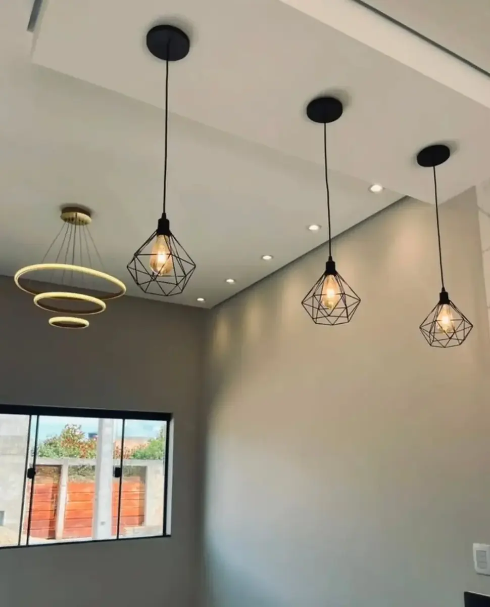 Luminárias instaladas em ambiente residencial