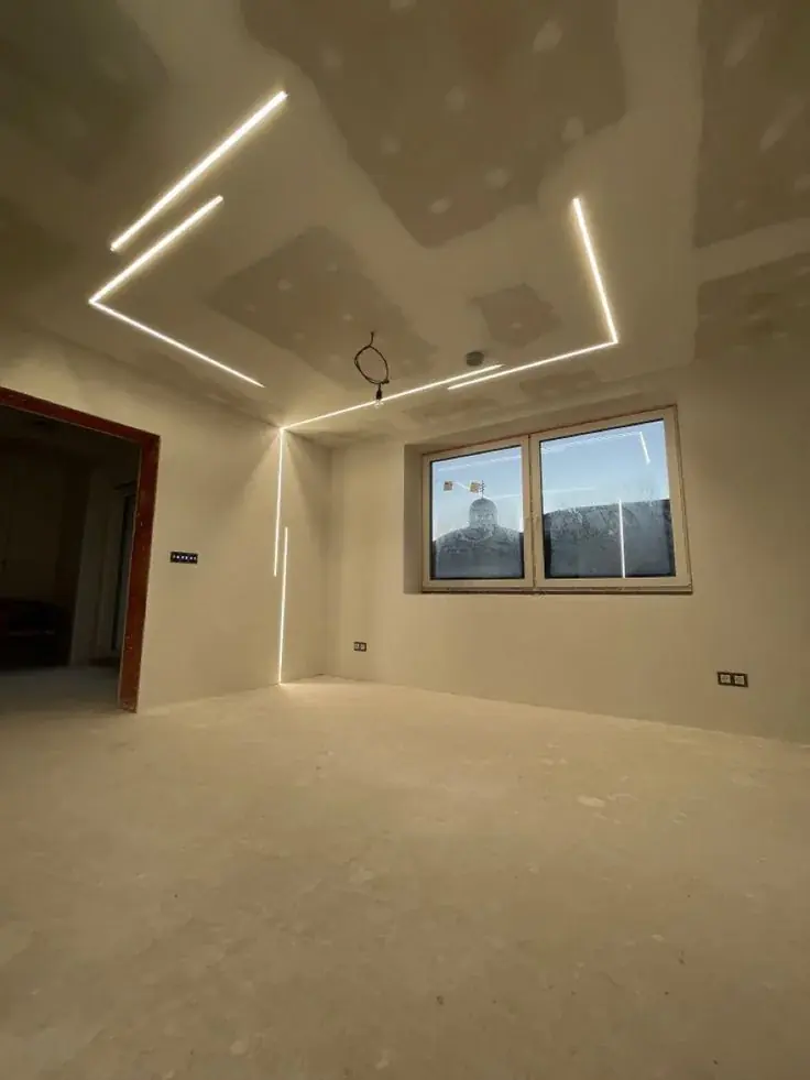 Sala residencial com iluminação de LED no teto